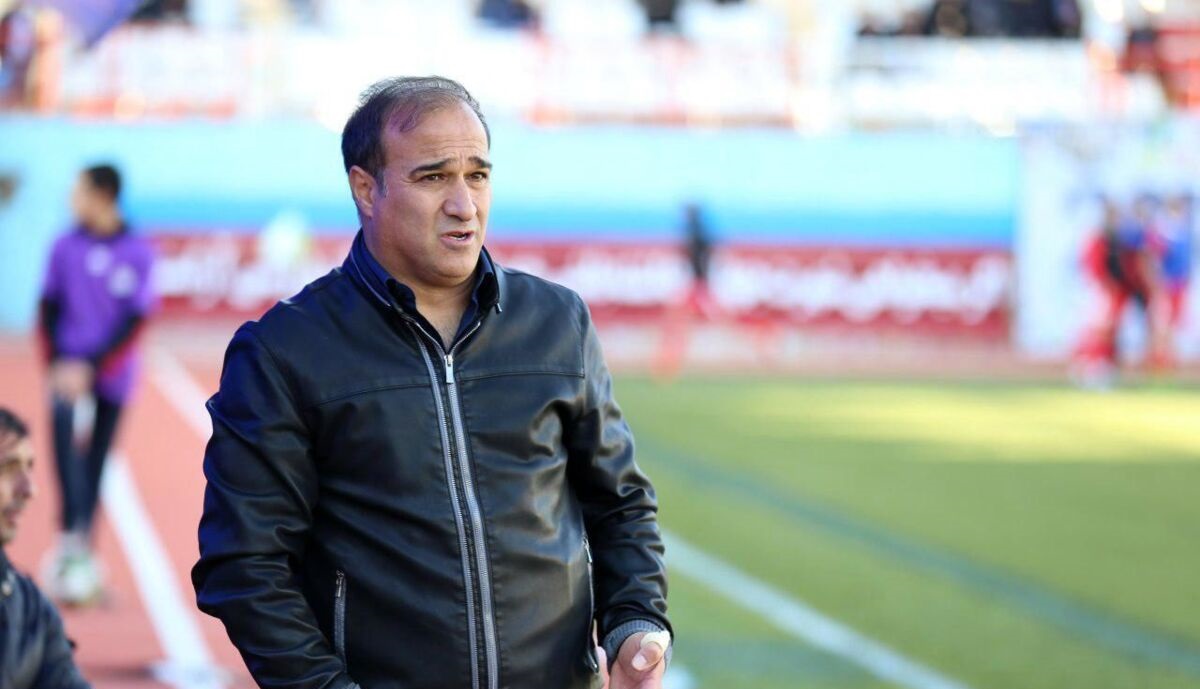 هشدار جدی پیشکسوت تیم استقلال به فرهاد مجیدی : در زمین خاکی بباز اما دربی را ببر!