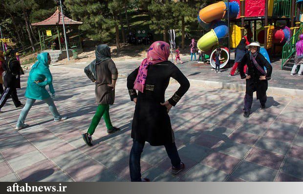 کنایه تند به زاکانی برای زنانه و مردانه کردن پارکها کنایه تند به زاکانی برای زنانه و مردانه کردن پارکها