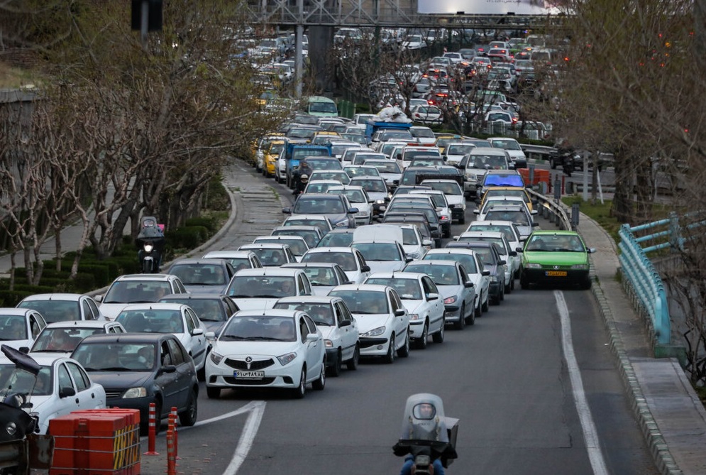 رانش زمین در تپه فضای سبز مجاور بزرگراه شهید همت تهران / پلیس: این اتفاق منجر به ریخته شدن خاک بر سطح بزرگراه شد / مسیر مسدود نیست، اما تردد خودروها به کندی انجام میشود رانش زمین در تپه فضای سبز مجاور بزرگراه شهید همت تهران / پلیس: این اتفاق منجر به ریخته شدن خاک بر سطح بزرگراه شد / مسیر مسدود نیست، اما تردد خودروها به کندی انجام میشود