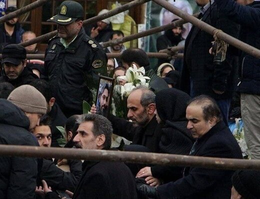 ۸ نکته دربارۀ پناهندگی برادر رییس صدا و سیما به آمریکا / اگر برادر یک شخصیت غیراصولگرا چنین کرده بود، سازمان تحت ریاست پیمان جبلی چه میکرد؟ + عکسها ۸ نکته دربارۀ پناهندگی برادر رییس صدا و سیما به آمریکا / اگر برادر یک شخصیت غیراصولگرا چنین کرده بود، سازمان تحت ریاست پیمان جبلی چه میکرد؟ + عکسها