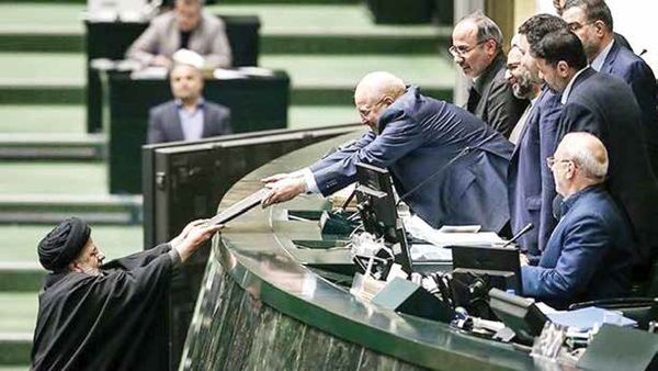 دخل و خرج کشور زیر دست نابلدها؟ دخل و خرج کشور زیر دست نابلدها؟