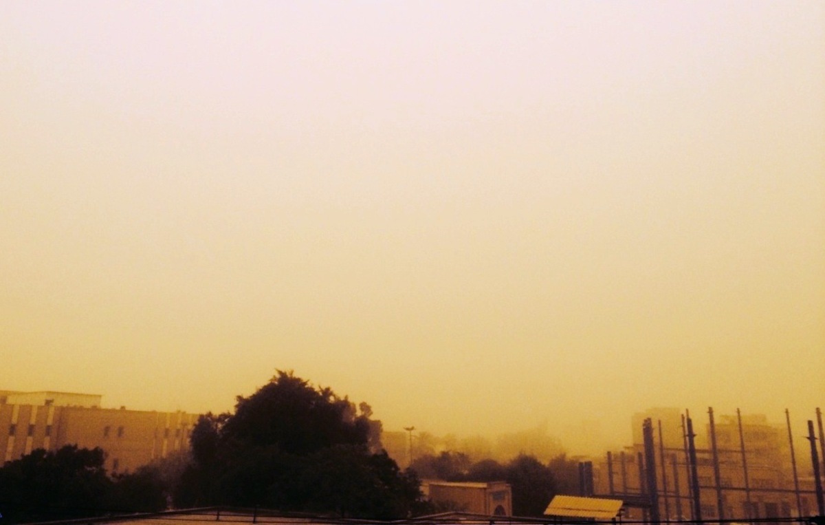 هجوم غبار و شن به مناطق مرکزی و جنوب کشور / وضعیت فوق العاده مردم در خوزستان هجوم غبار و شن به مناطق مرکزی و جنوب کشور / وضعیت فوق العاده مردم در خوزستان