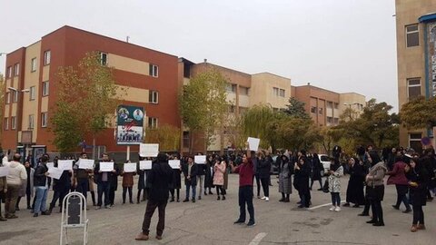 اعتراضی دانشجویان علم و صنعت به محدودیتها اعتراضی دانشجویان علم و صنعت به محدودیتها