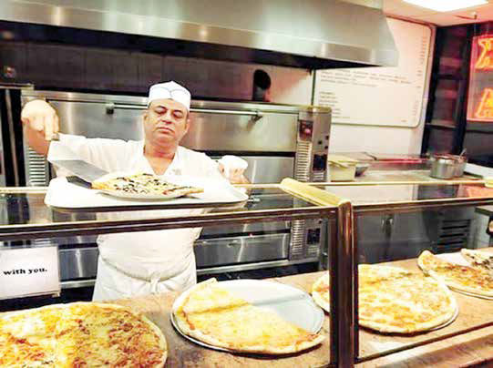 جراحی بزرگ به پیتزا و شیرینی هم رسید! جراحی بزرگ به پیتزا و شیرینی هم رسید!