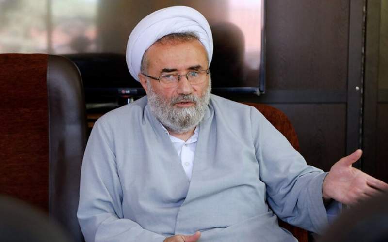 آنان که خود را انقلابی میدانند، برای کشور دردسر هستند آنان که خود را انقلابی میدانند، برای کشور دردسر هستند