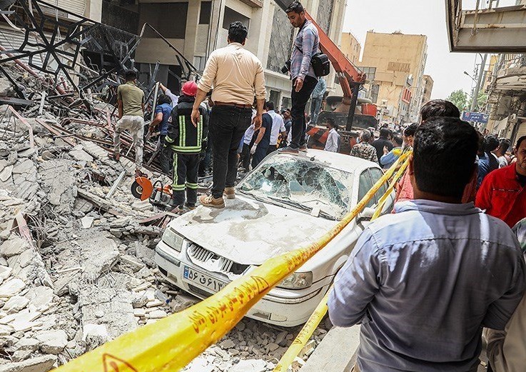 وزیر کشور: خطر جدی ریزش مجدد سازه متروپل وجود دارد وزیر کشور: خطر جدی ریزش مجدد سازه متروپل وجود دارد