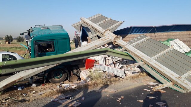 تصادف تریلر در کمربندی دوم تهران + عکس تصادف تریلر در کمربندی دوم تهران + عکس