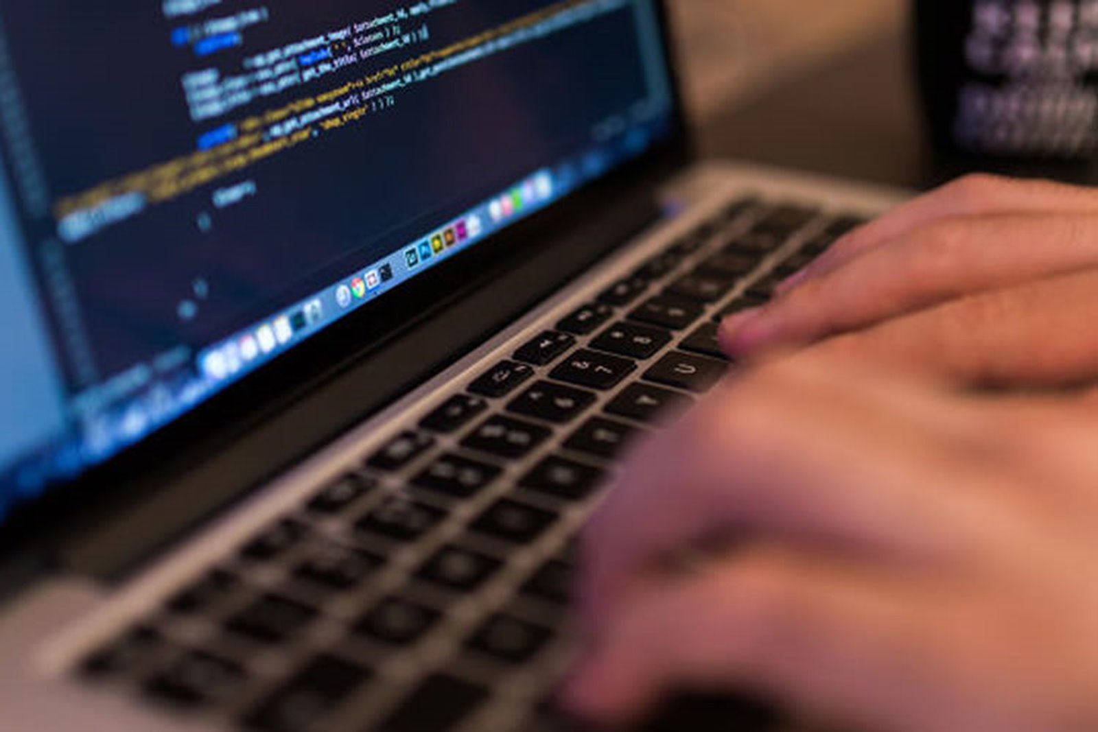 وزارت ارتباطات: اختلالی در اینترنت نیست، جلوی فروش VPNها را گرفتهایم وزارت ارتباطات: اختلالی در اینترنت نیست، جلوی فروش VPNها را گرفتهایم