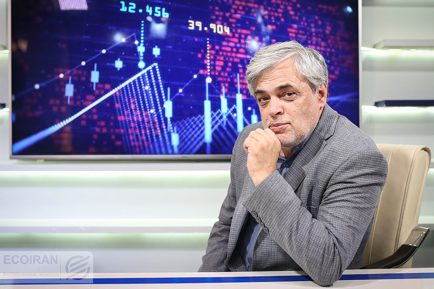 کنایه مهاجری به رئیسی/مشکل را با جیغ نمیشود حل کرد کنایه مهاجری به رئیسی/مشکل را با جیغ نمیشود حل کرد