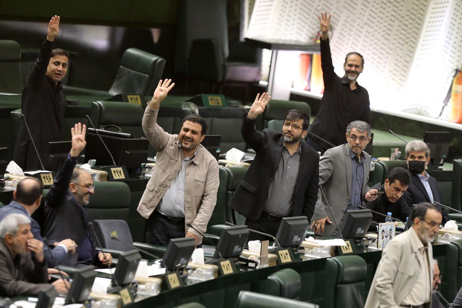 واکنش ۱۳ نماینده مجلس به اعتراضات اخیر: با اسم رمز مهسا امینی میخواهند کشور را درگیر آشوبهای خیابانی کنند / کاش دولت اجازه دهد تا جوانان غیور حسینی و فاطمی، طومار اغتشاشگران مفسد را بپیچند واکنش ۱۳ نماینده مجلس به اعتراضات اخیر: با اسم رمز مهسا امینی میخواهند کشور را درگیر آشوبهای خیابانی کنند / کاش دولت اجازه دهد تا جوانان غیور حسینی و فاطمی، طومار اغتشاشگران مفسد را بپیچند