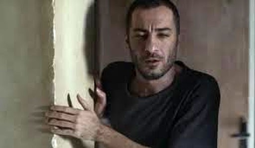 گریه‌های شدید نوید محمدزاده در پشت صحنه یک فیلم