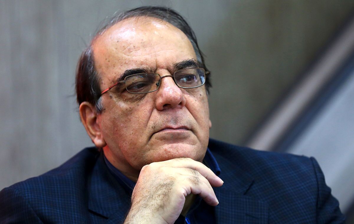 کنایه های معنادار عباس عبدی: هواپیمای اقتصادی دولت بنزین ندارد و به زودی مجبور است فرود بیاید /چرا با رأی گیری شفاف مخالفت شد؟