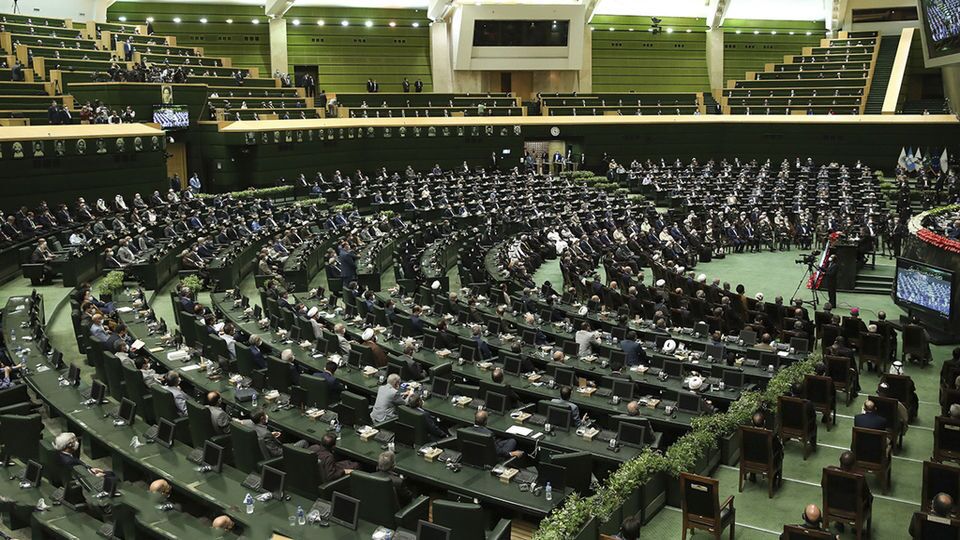 مخالفان، بیقانونی میخواهند؟ مخالفان، بیقانونی میخواهند؟