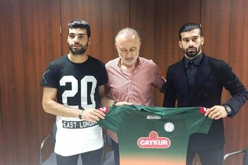 دردسر بزرگ مهدی طارمی برای پرسپولیس؛ پادرمیانی یک مسئول دولتی سرخها را نجات داد! دردسر بزرگ مهدی طارمی برای پرسپولیس؛ پادرمیانی یک مسئول دولتی سرخها را نجات داد!