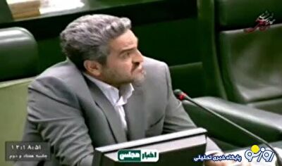 کنایه به بانک مرکزی: باید منتظر باشیم النگو هم بفروشه! کنایه به بانک مرکزی: باید منتظر باشیم النگو هم بفروشه!