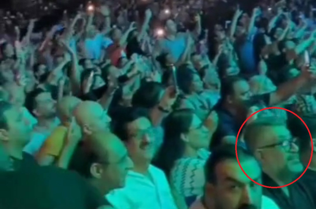 عکس جنجالی از رشیدپور در کنسرت خواننده آنورِ آبی
