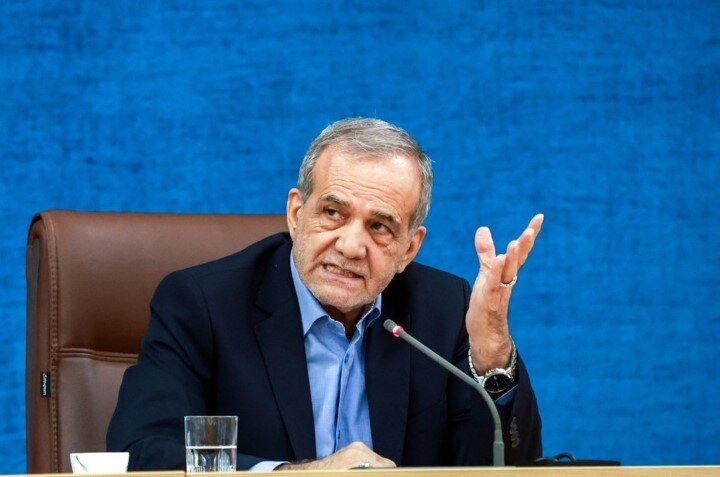 پزشکیان: هرکس گرهای از مشکلات مردم باز کند، با ماست؛ و هرکس گره ایجاد کند، با ما نیست پزشکیان: هرکس گرهای از مشکلات مردم باز کند، با ماست؛ و هرکس گره ایجاد کند، با ما نیست