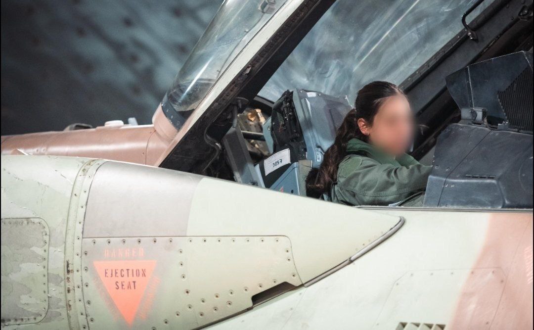 تصاویر خبرساز از دو خلبان زن اسرائیلی در حمله به ایران + عکس تصاویر خبرساز از دو خلبان زن اسرائیلی در حمله به ایران + عکس