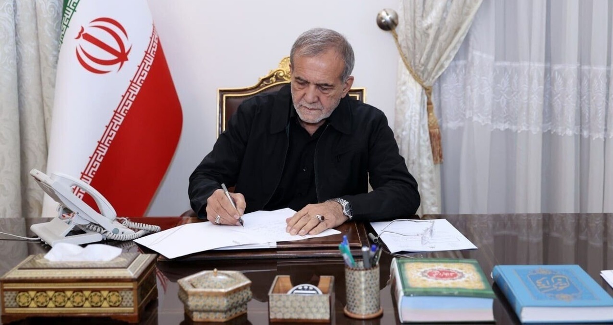 روزنامه سازندگی : پزشکیان برای توقف قانون حجاب به رهبری نامه بنویسد / این قانون چالش بزرگی برای دولت و مردم است روزنامه سازندگی : پزشکیان برای توقف قانون حجاب به رهبری نامه بنویسد / این قانون چالش بزرگی برای دولت و مردم است