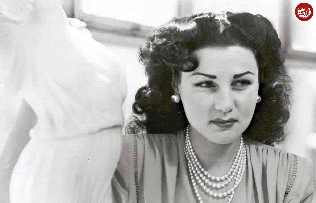 عکس؛ سفر در زمان؛ «محمدرضا پهلوی در کنار ملکه نازلی، فوزیه و خواهران اش»؛ سال 1317