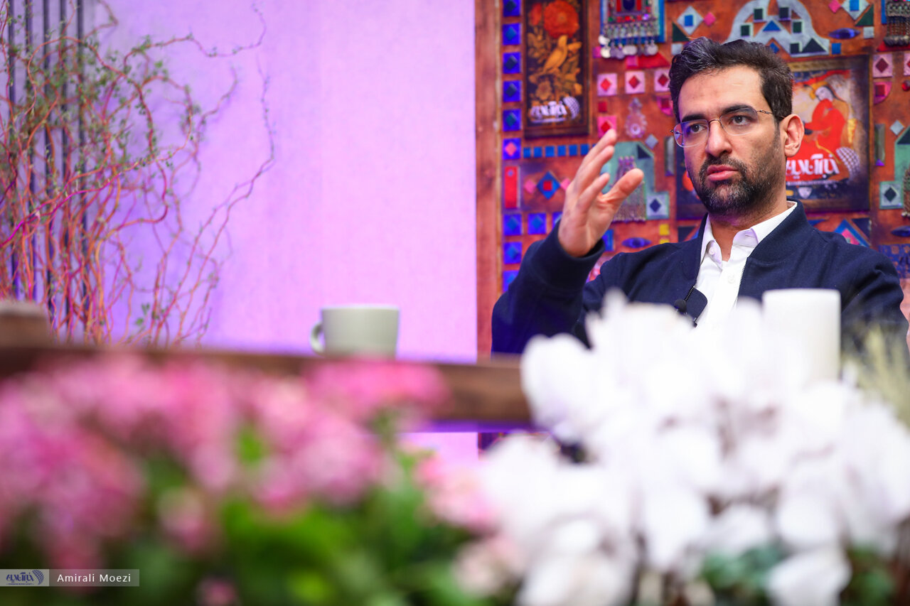 آذری جهرمی: برخی در دولت چشم دیدن من را ندارند/ رئیس جمهور شدنم، پروژه مخالفان دولت بود/ بخاطر فیلترینگ دعوا کردم اما استعفا نه!