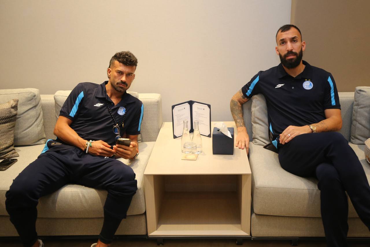 عکس از روزبه چشمی و رامین رضاییان در CIP فرودگاه امارات