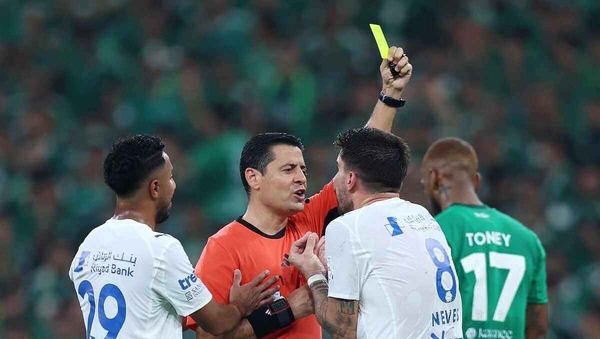 داوری جنجالی فغانی در دربی عربستان/ از گل نادرست تا اخراج نشدن ایبانیز