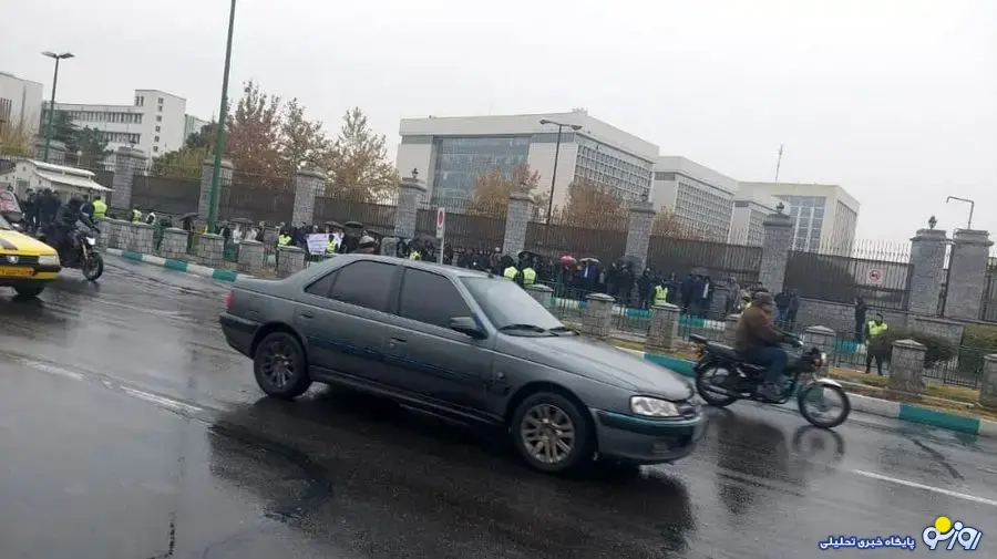 تجمع کارکنان سازمان بهزیستی استان‌های مختلف مقابل مجلس