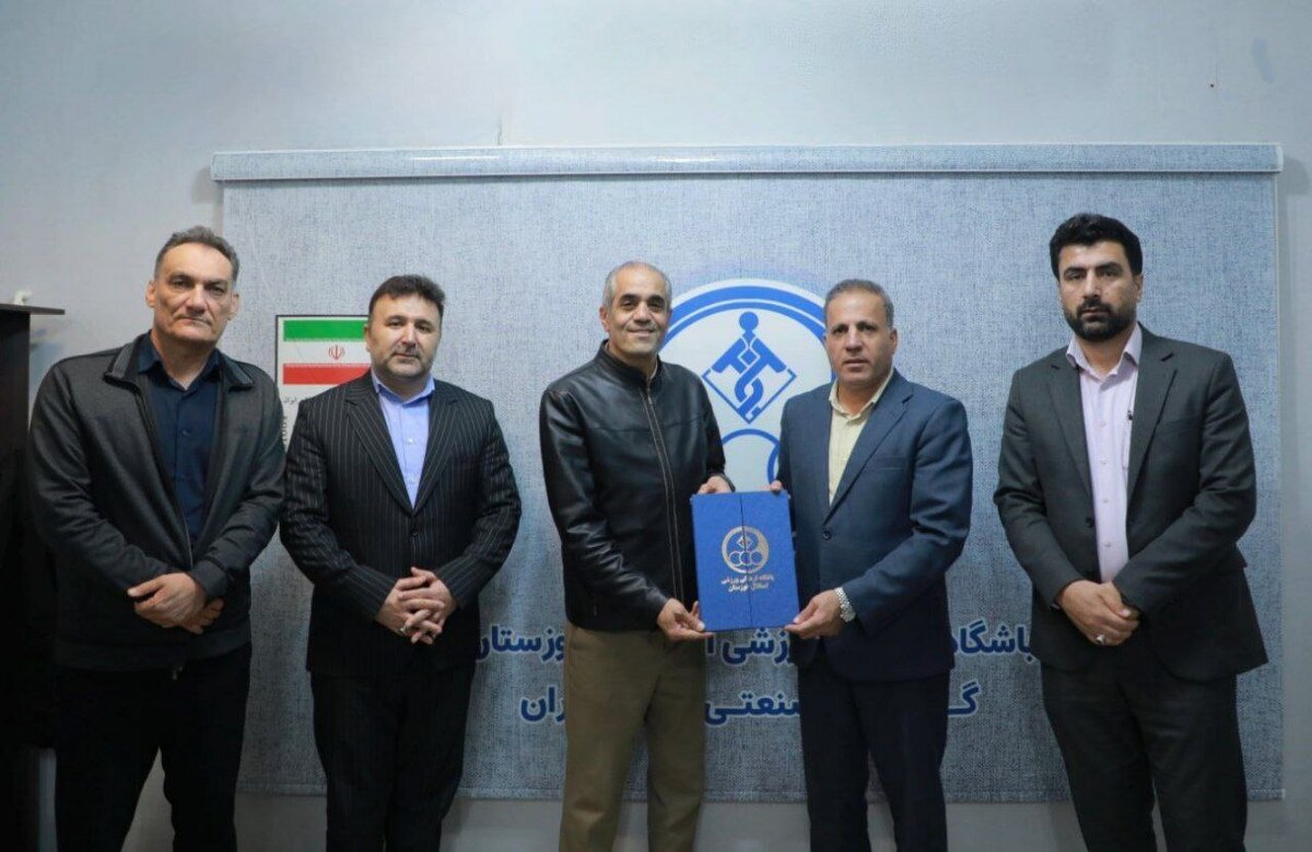 مراسم معارفه بهنام ابوالقاسم پور در باشگاه استقلال خوزستان برگزار شد مراسم معارفه بهنام ابوالقاسم پور در باشگاه استقلال خوزستان برگزار شد