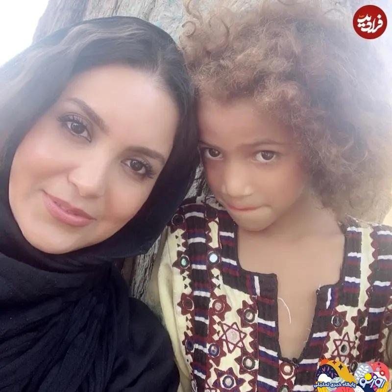 قاب زیبای بازیگر سریال آنام در میان کودکان سیستان و بلوچستان قاب زیبای بازیگر سریال آنام در میان کودکان سیستان و بلوچستان